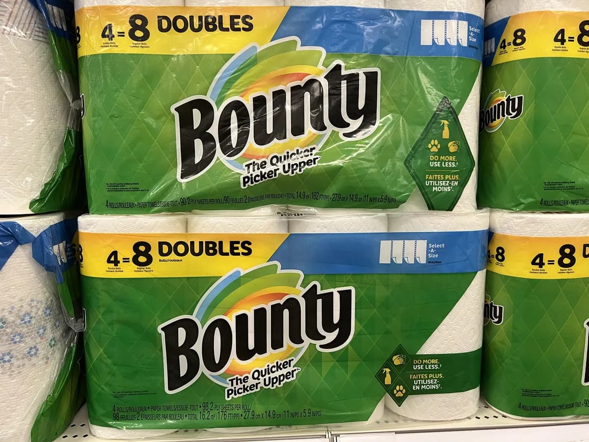 Bounty toilet paper roll package photo