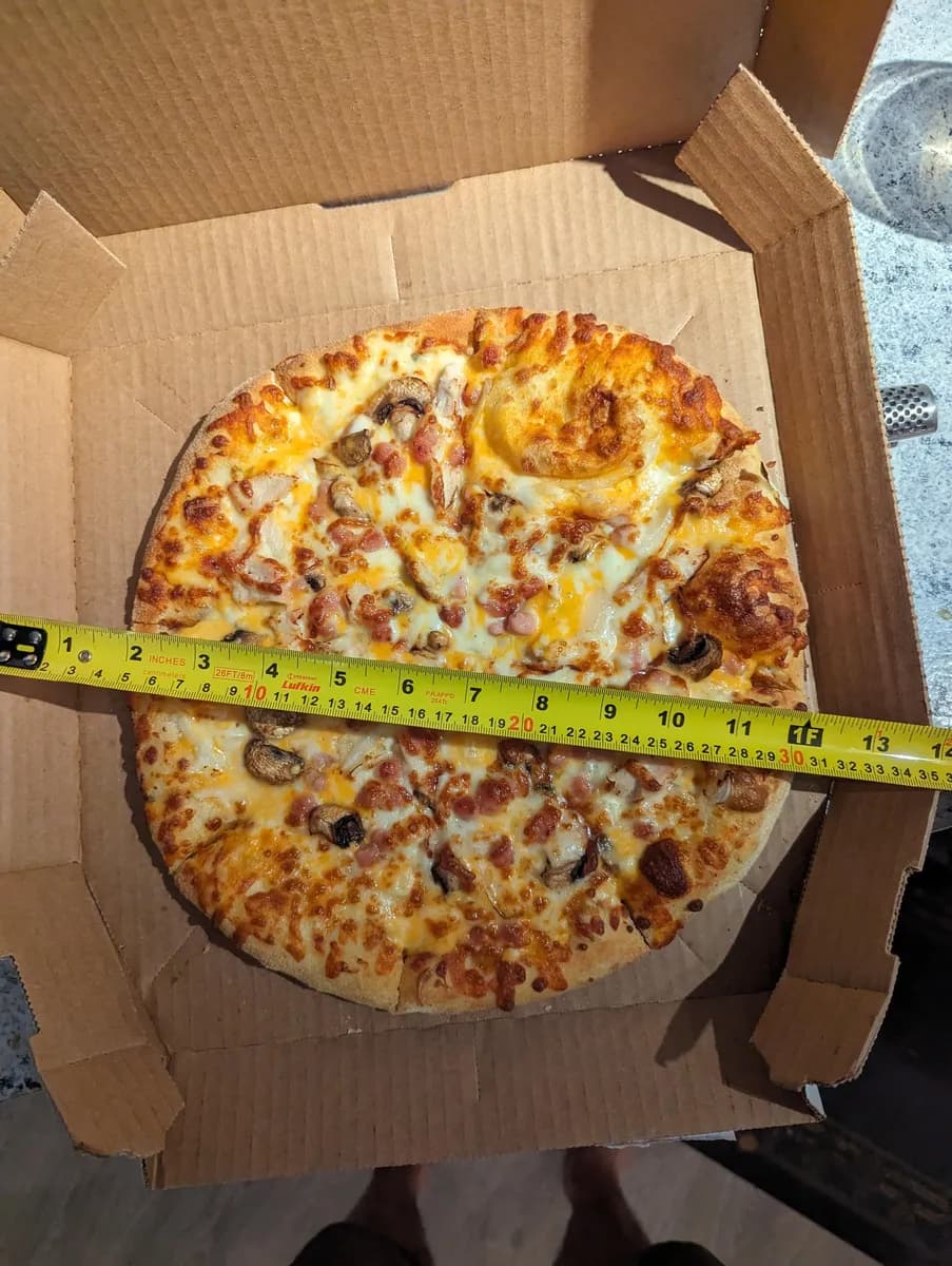 Domino's Medium Pizza — 12in to 10in